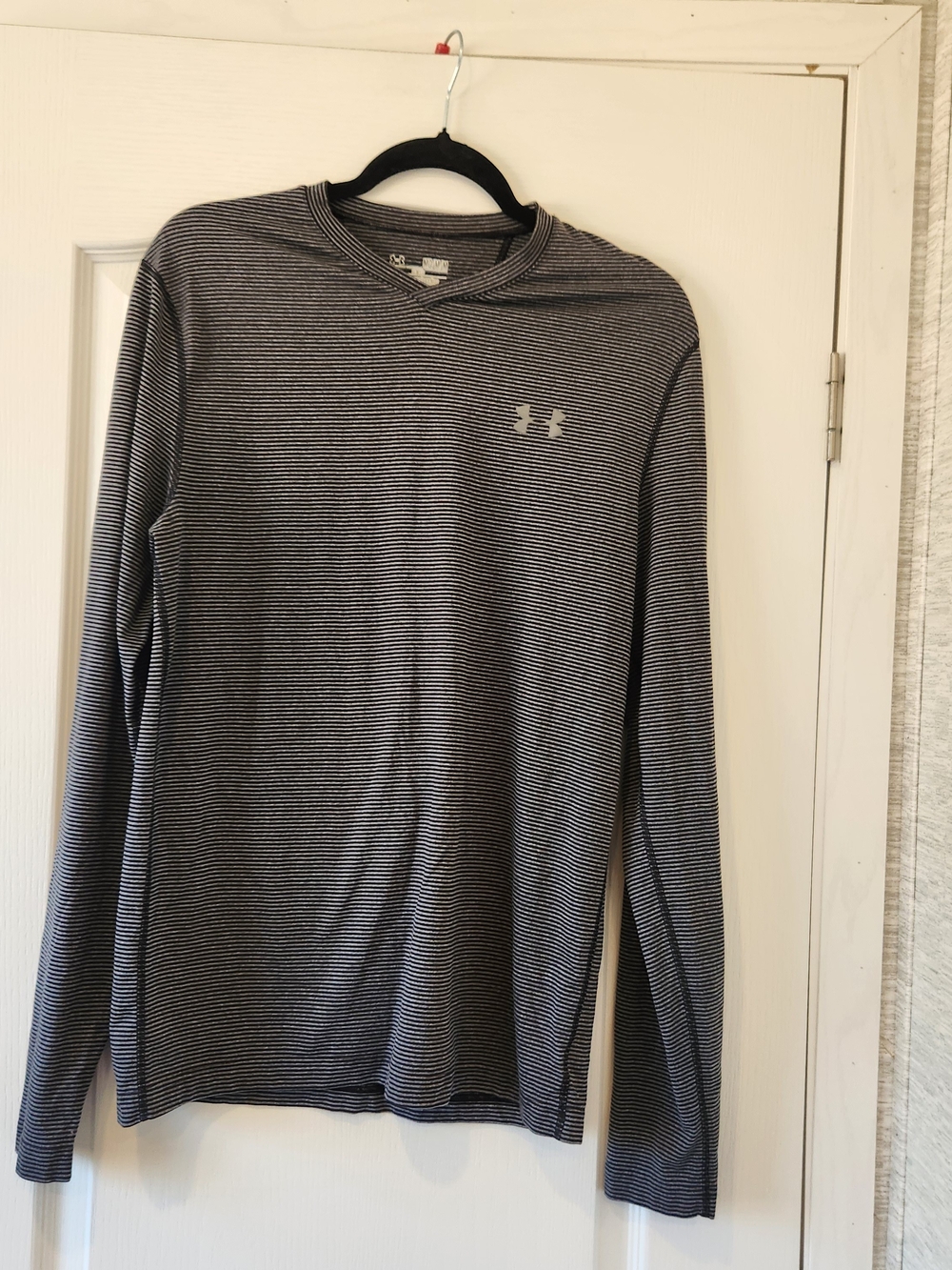 Under Armour Womens Long-Sleeve Performance Tee - Black/White Stripe M Euc
